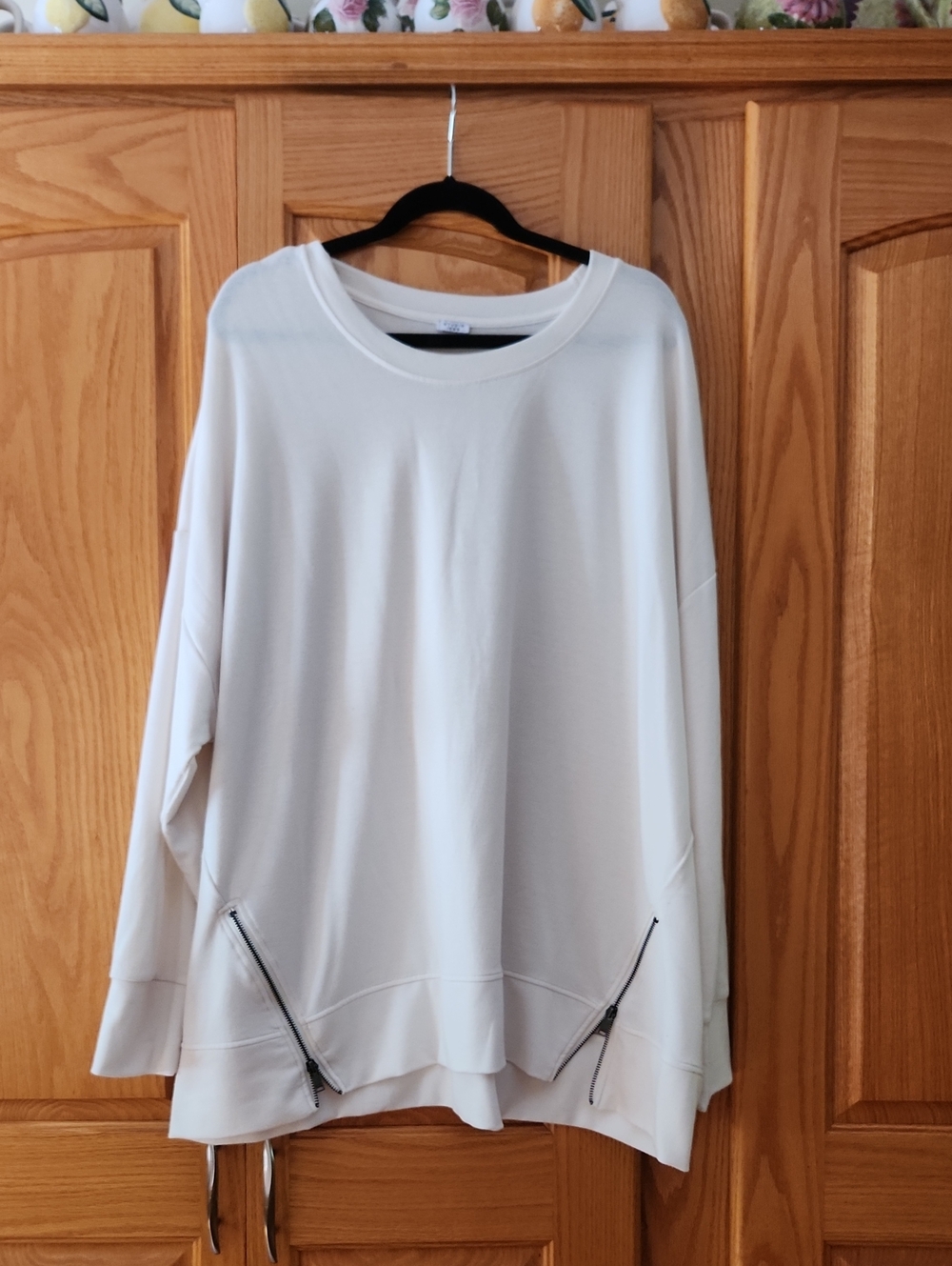 Studio 1886 Cream Crewneck Sweatshirt